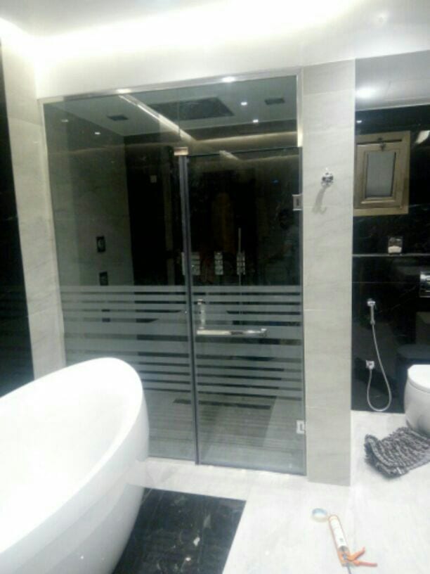‏تركيب وجهات زجاج تركيب زجاج شاورات تفصيل مريات معينات تركيب مرايات – تفصيل مريات صيانة ابواب زجاج تفصيل طاولات زجاج 0562385389