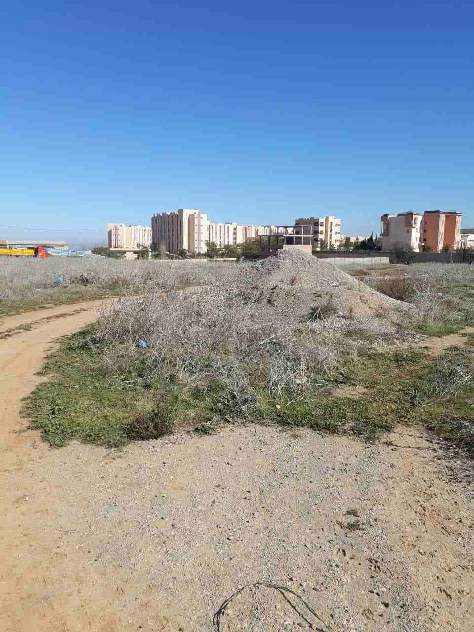 أرض للبيع
في تلمسان تحديدا في أرض بوخاتم قرب جامعة larokait
1700m²
Livré foncé
Plus d'information appelle moi sur le nmro
0656643259