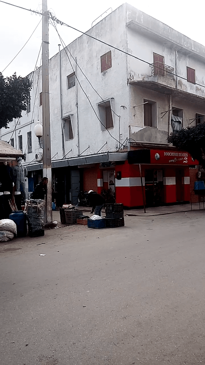 منزل للبيع في مدينة الغزوات بولاية تلمسان يقع في وسط مدينة الغزوات قرب الميناء
84m²
Réchosi + 2 étage + la surface + 3 magazine + 2 façade
Plus d'information appel&eacu...