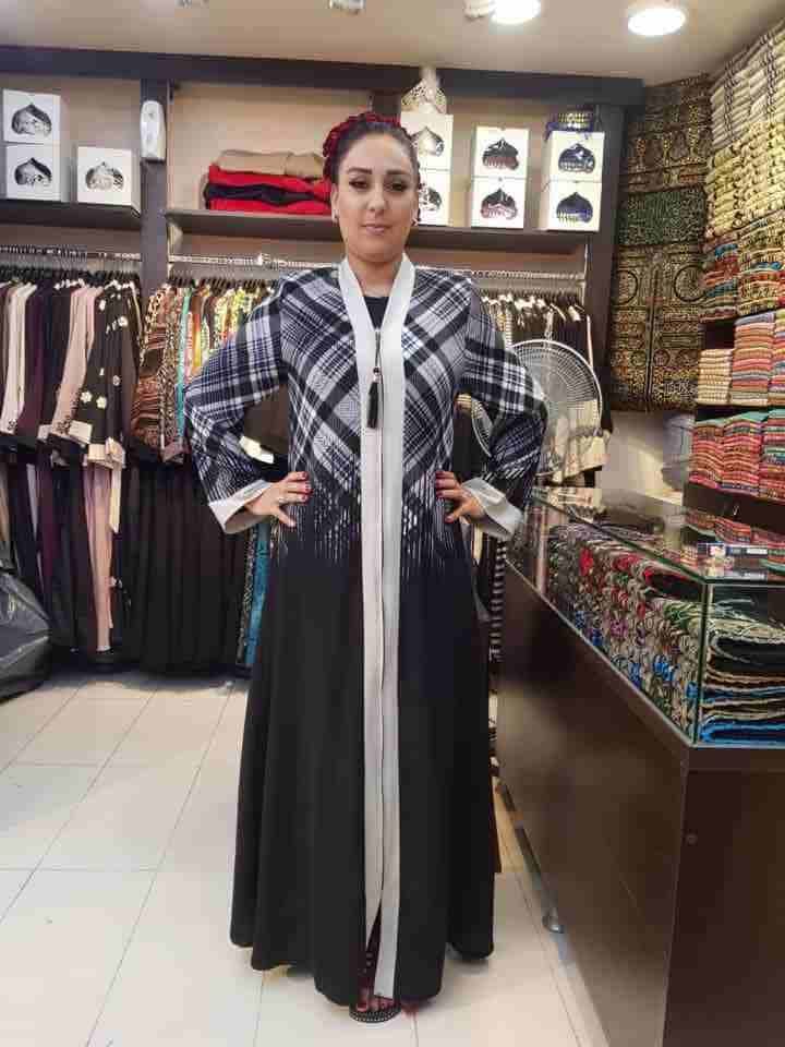 يوجد لدينا عبايات خليجيه صنع تركيا خامات فخمه والوان متعدده واكثر من 30موديل متوفره لدينا الان للحجز والطلب ارسلي الموديل الذي تريدينه والعنوان ولقياس مرفق برقم هاتفك والباقي علينا متوفر قياسات m l x...