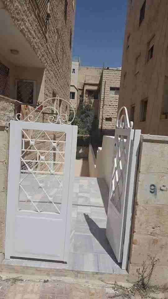 شقة للبيع من المالك مباشرة .
الموقع : مرج الحمام قرب البريد القديم.
المساحة:١٢٣ مساحة خارجية على شكل L.
3 غرف وحمامين وصالة ومطبخ.
دهان جديد الحمامين والمطبخ راكب جديد.
امكانية البيع مع التقسيط بعد دف...