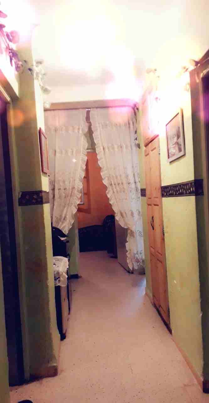 مدينة : العفرون ولاية البليدة
شقة اف3 للبيع الطابق 4 (مفتاح) متوفر فيها جميع شروط الحياة كهرباء، غاز، ماء، انترنت، ومطلة على موقف السيارات وبقربها مدرسة ابتدائي و متوسط وقابلة لتفاوض
