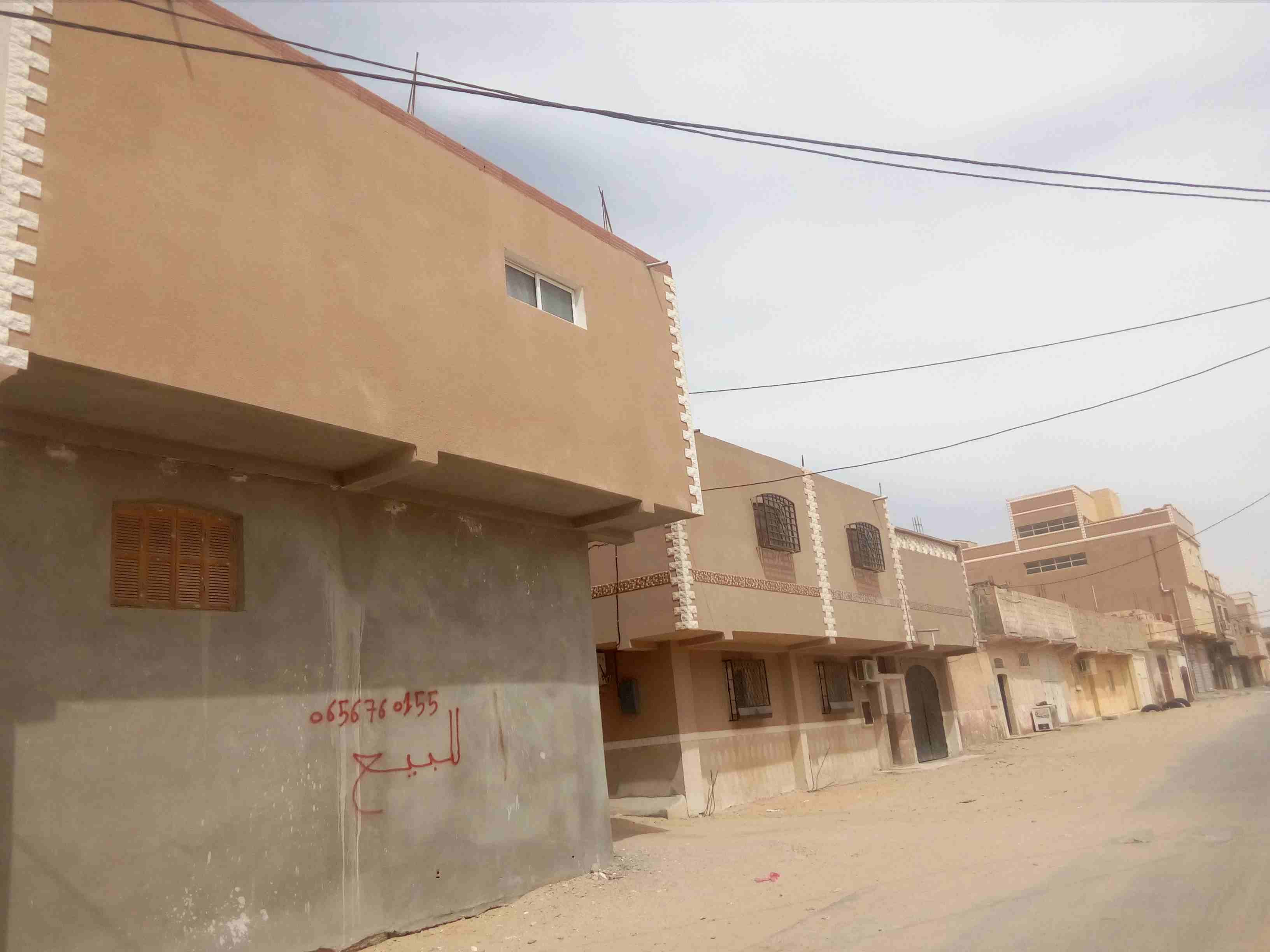 سلام عليكم منزل للبيع Dفاص فيه طبق الاول وثاني فيه 2غروفه وصاله وهواله صغير مرحض ومطباخ وو طبق الثاني استديو فيه غرفه كبير وصاله ومرحاض
0656760155