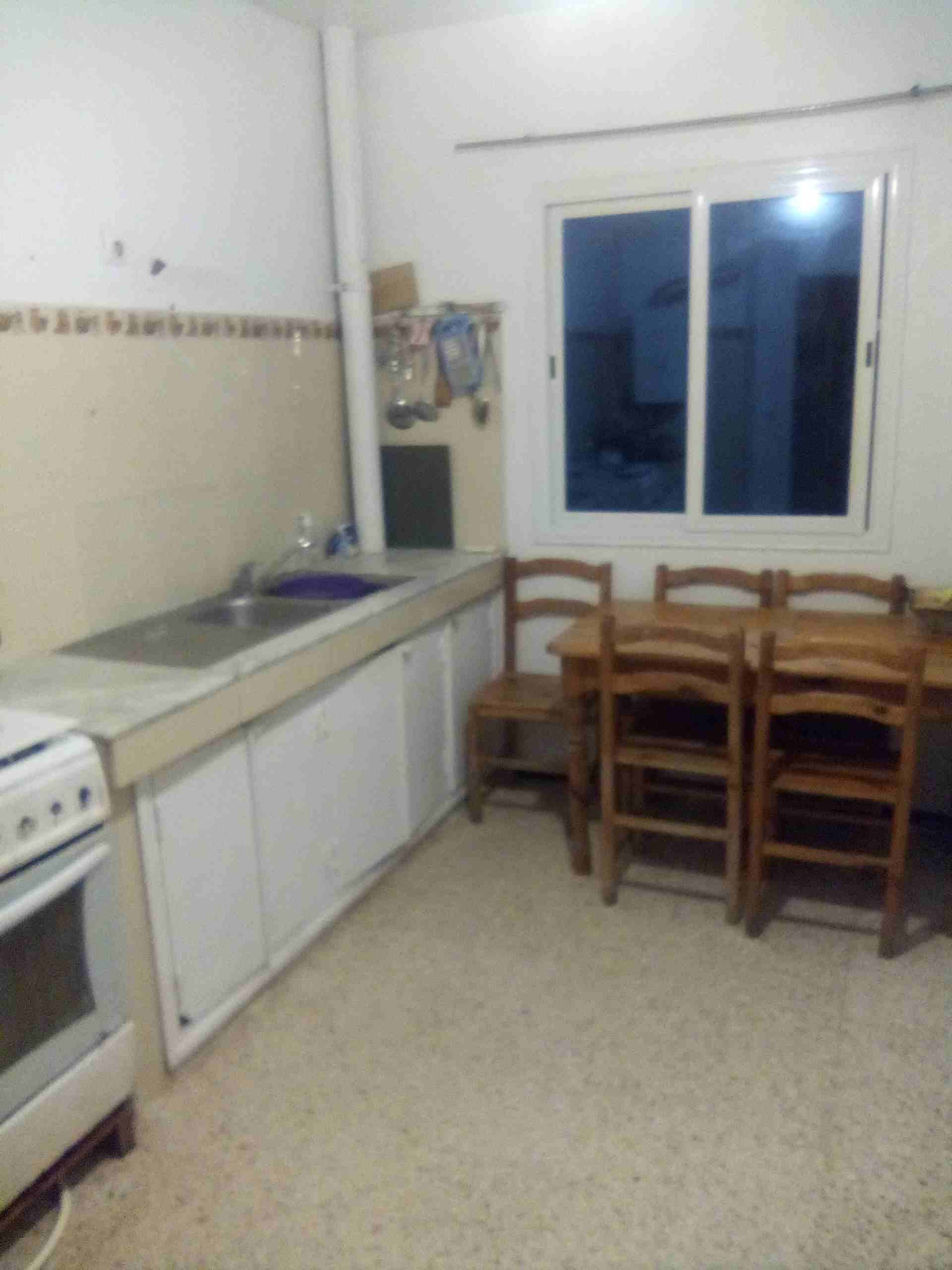 شقة للبيع ب الجزائر العاصمة بعين البنيان المنظر الجميل حي 271 مسكن عدل تطل على البحر بطابق 10 يوجد أسنسير شقة مكونة من 4 غرف (أف4) غرفتين تطلان على البحر يوجد فيها 2 بالكون وباركيغ لركن السيارة