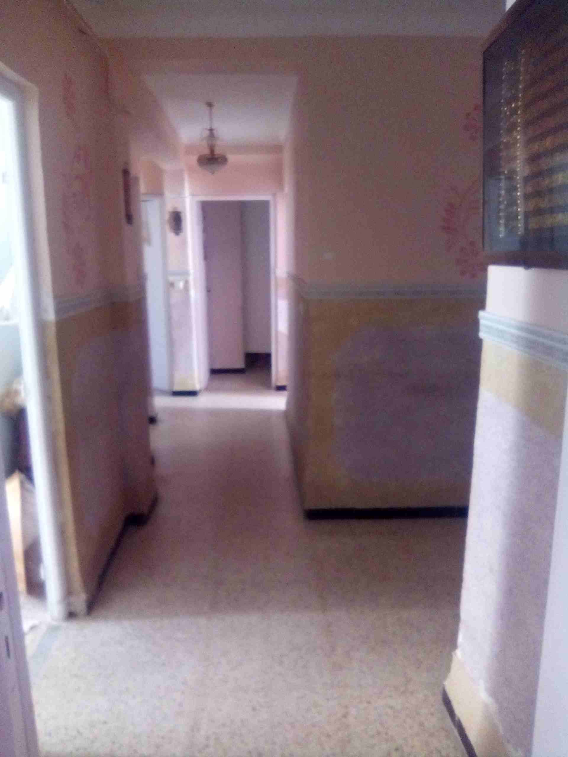 شقة للبيع ب الجزائر العاصمة بعين البنيان المنظر الجميل حي 271 مسكن عدل تطل على البحر بطابق 10 يوجد أسنسير شقة مكونة من 4 غرف (أف4) غرفتين تطلان على البحر يوجد فيها 2 بالكون وباركيغ لركن السيارة